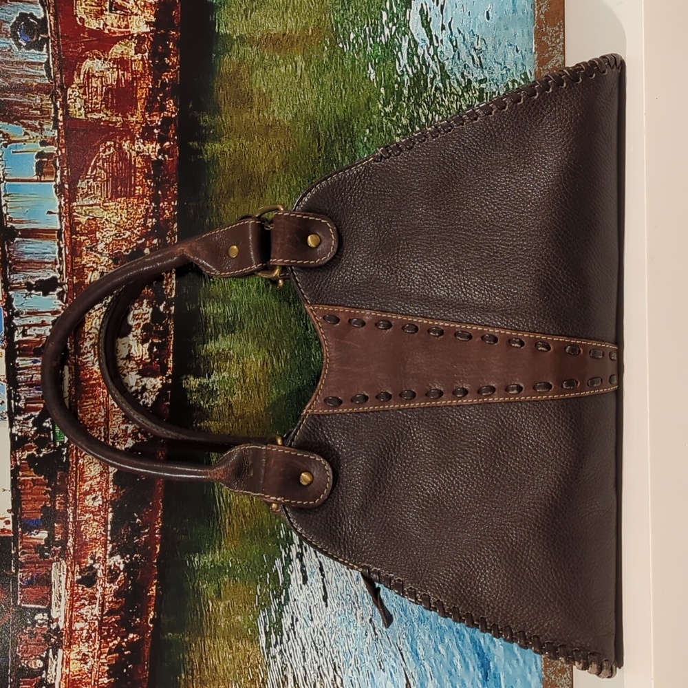 Sophia Visconti Triangular leather shoulder bag